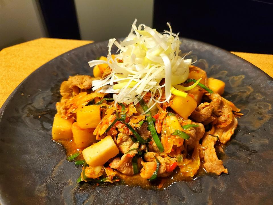 冷蔵庫のあまり食材たちで、豚キムチ